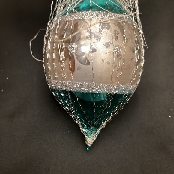 NWT Gorgeous and Unique Pair of Holiday Angel Ornaments. Hand Blown. Polish. - Picture 8 of 13